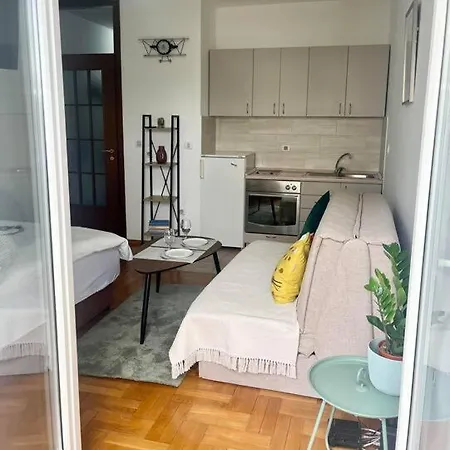 6 * Podgorica