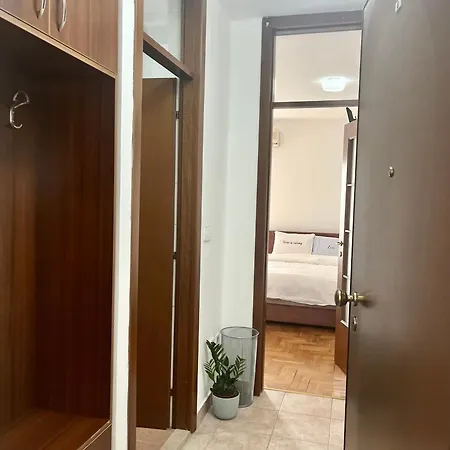 Apartment 6 *